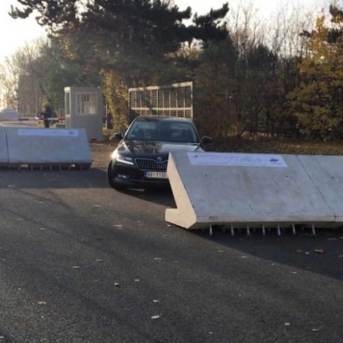 borne de defense en béton anti véhicule belier borne safely par Urban-Protect