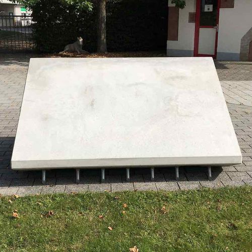 borne de defense en béton anti véhicule belier borne safely par Urban-Protect