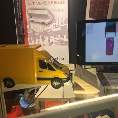 borne de défense anti véhicule bélier : borne SAFELY par Urban Protect Christian Gualtieri