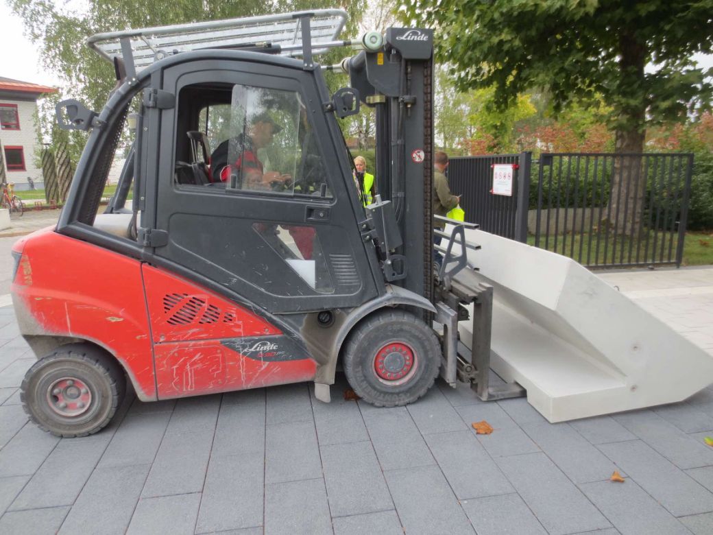 Borne de défense anti véhicule bélier : borne SAFELY par Urban Protect Christian Gualtieri